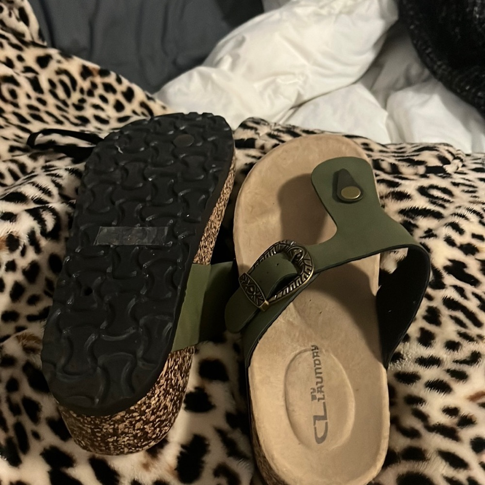 Women’s leather sandals
